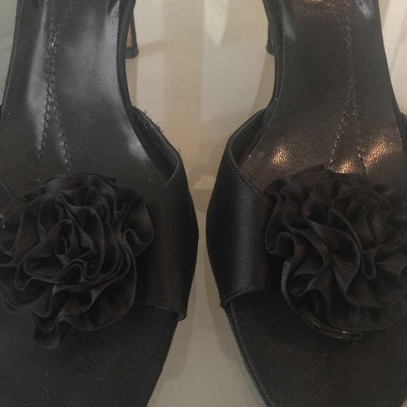 Kate Spade Satin Slingback heels, Gorgeous Satin! - Picture 3 of 8